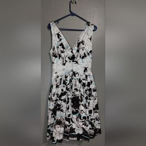 Aryeh Floral V-Neck Sleeveless Midi Dress (L)
